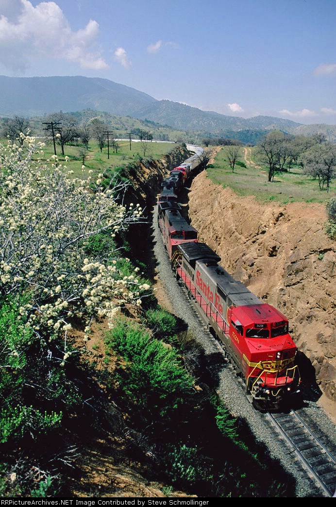 Santa 528 West on the approach